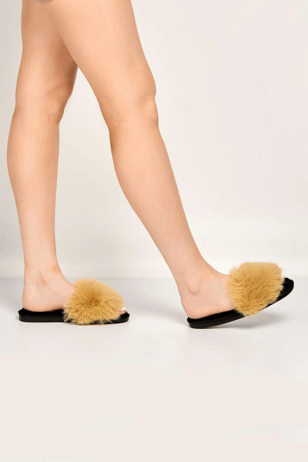 Sasha Fluffy Band Slipper in Mocha - Image 3
