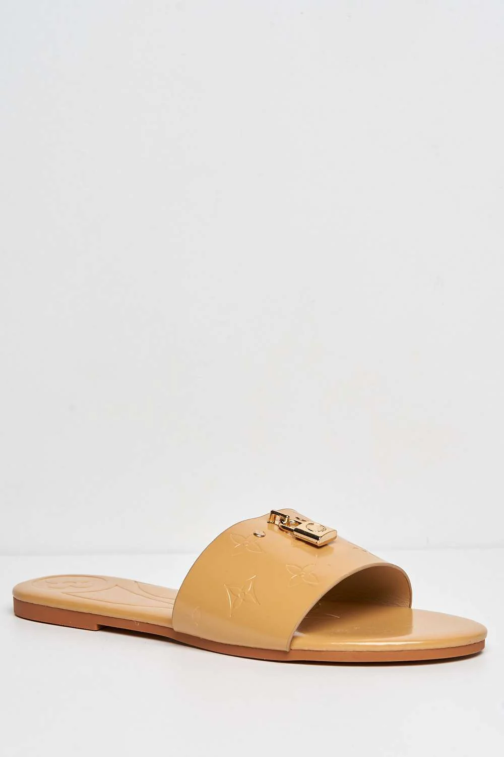 Sayana Metallic Padlock Detail Textured Band Flat Sliders in Nude - Image 4