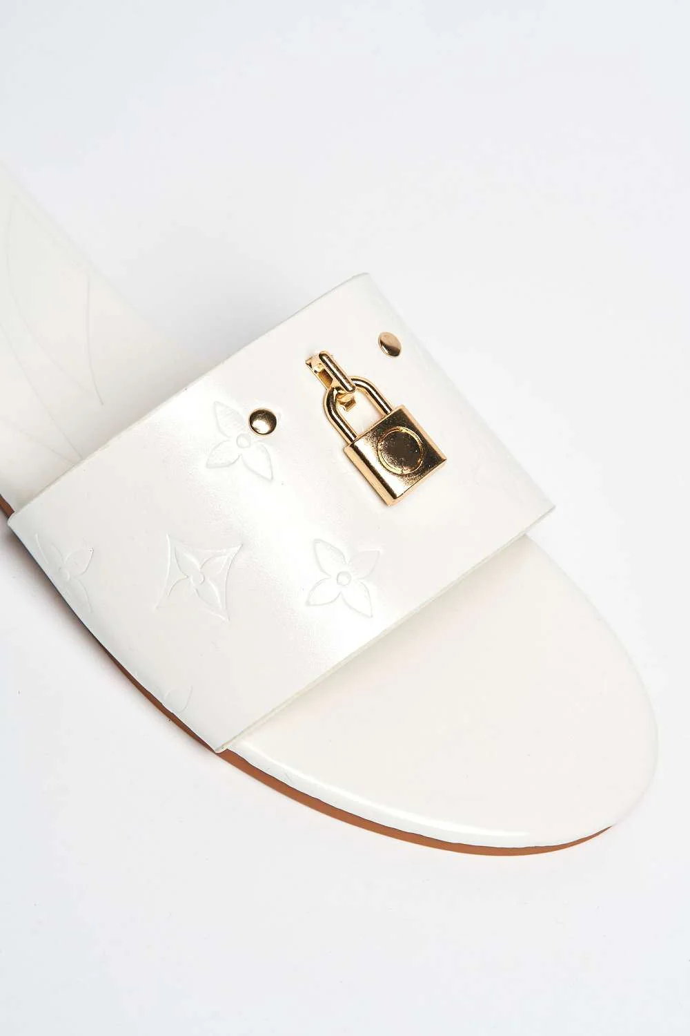 Sayana Metallic Padlock Detail Textured Band Flat Sliders in White - Image 6