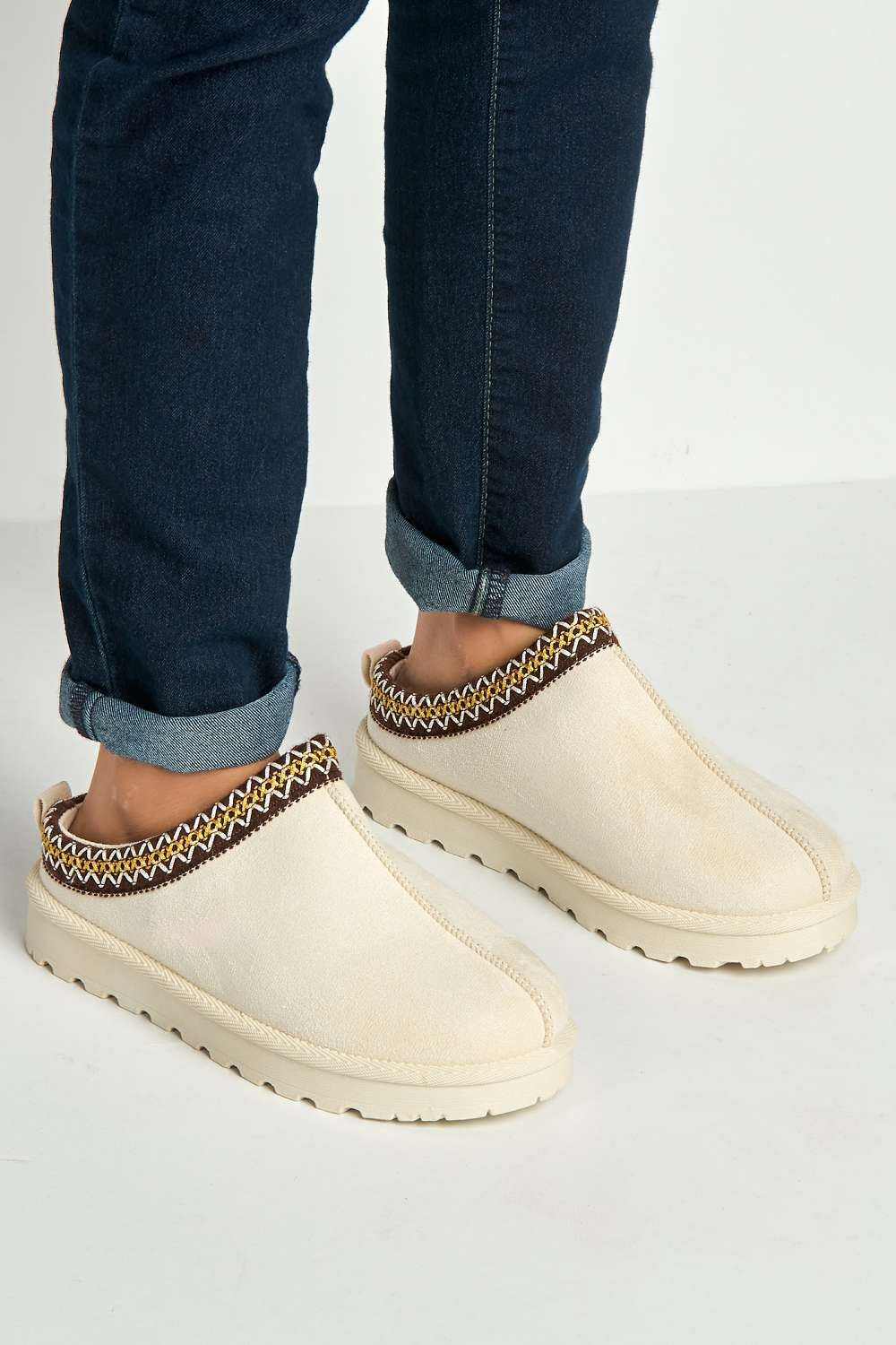 Sigrid Embroidered Faux Fur Lining Slippers in Beige - Image 3