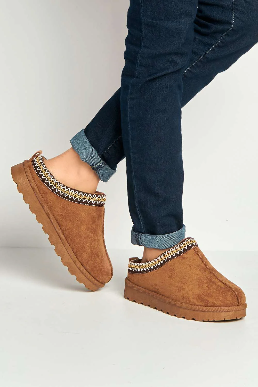 Sigrid Embroidered Faux Fur Lining Slippers in Camel