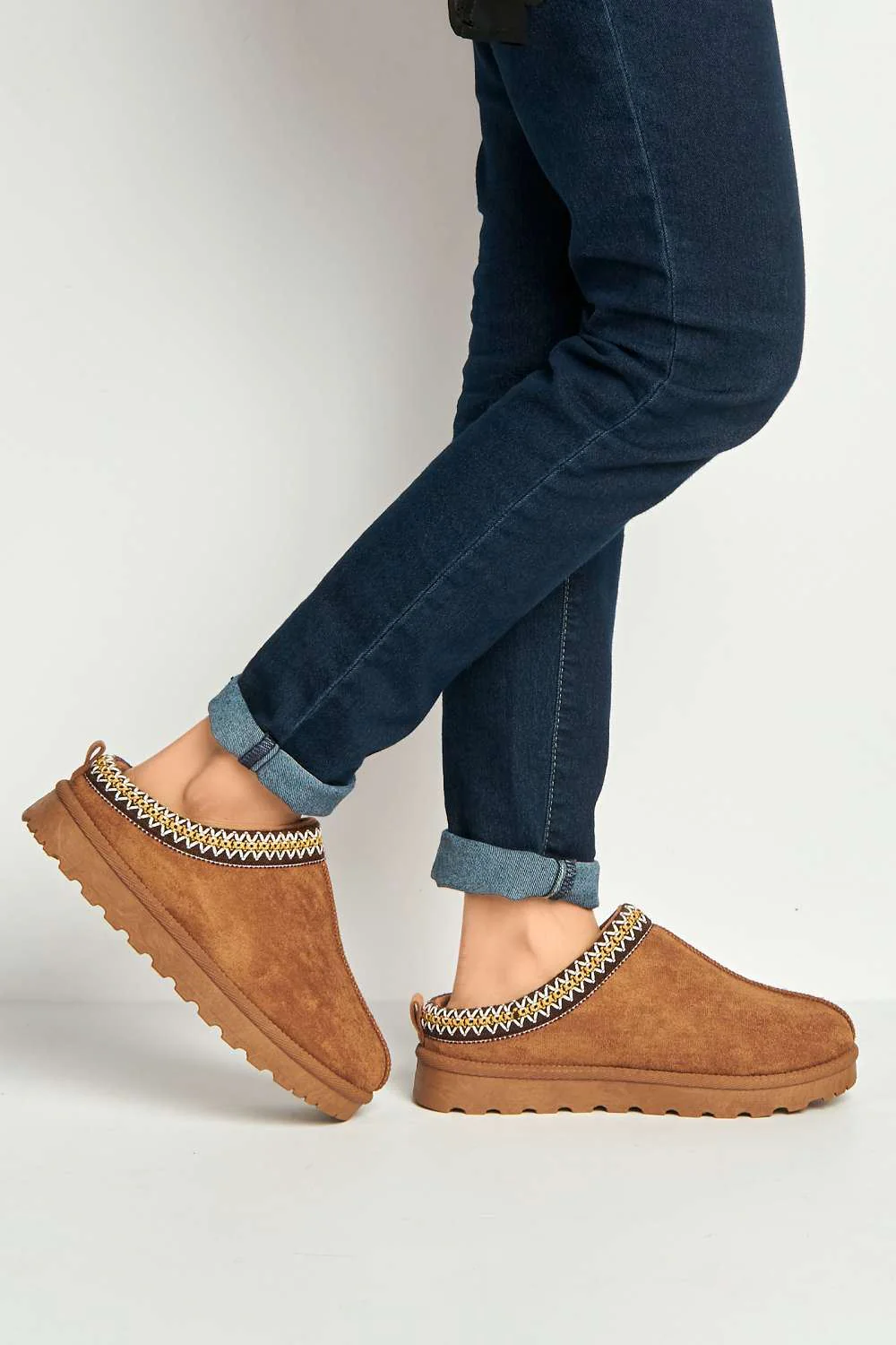 Sigrid Embroidered Faux Fur Lining Slippers in Camel - Image 2