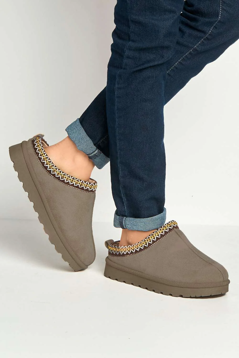 Sigrid Embroidered Faux Fur Lining Slippers in Taupe