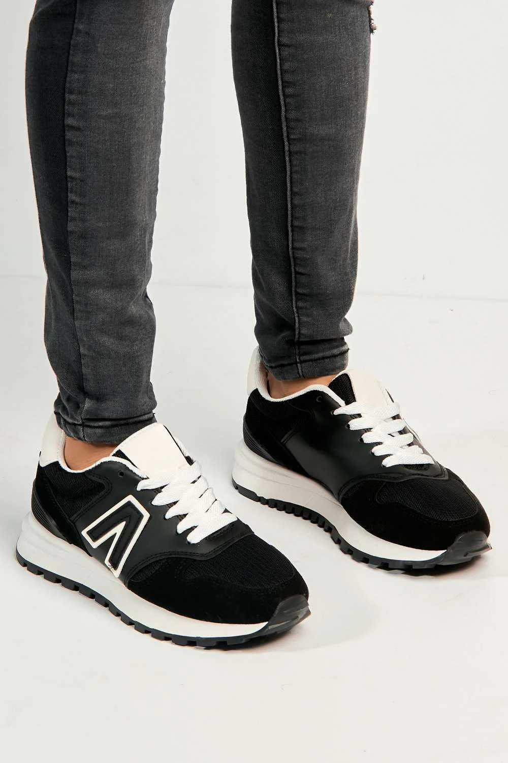 Vanna V Letter Detail Lace Up Trainers in Black - Image 3