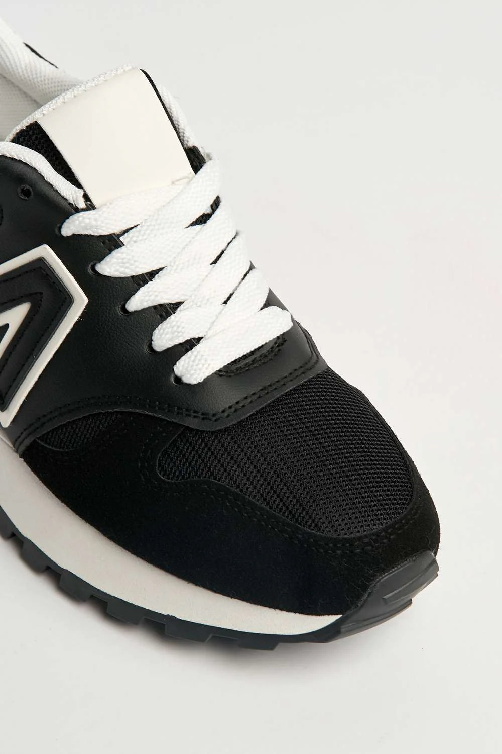 Vanna V Letter Detail Lace Up Trainers in Black - Image 6
