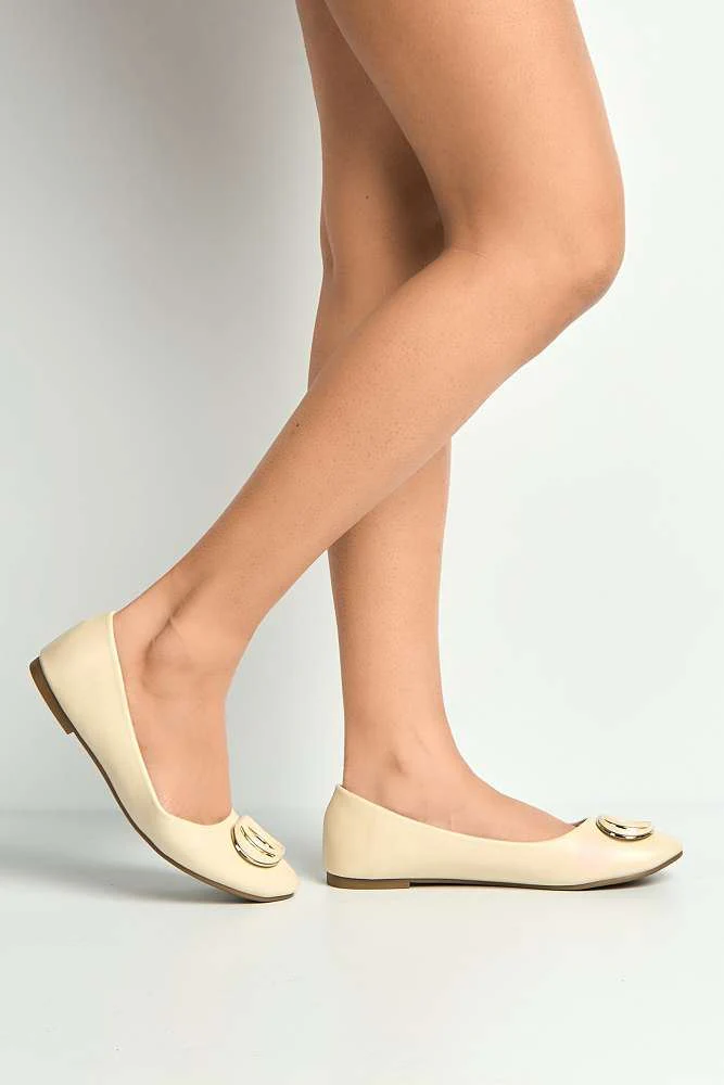 Vittoria Broach Detail Pumps in Beige - Image 3