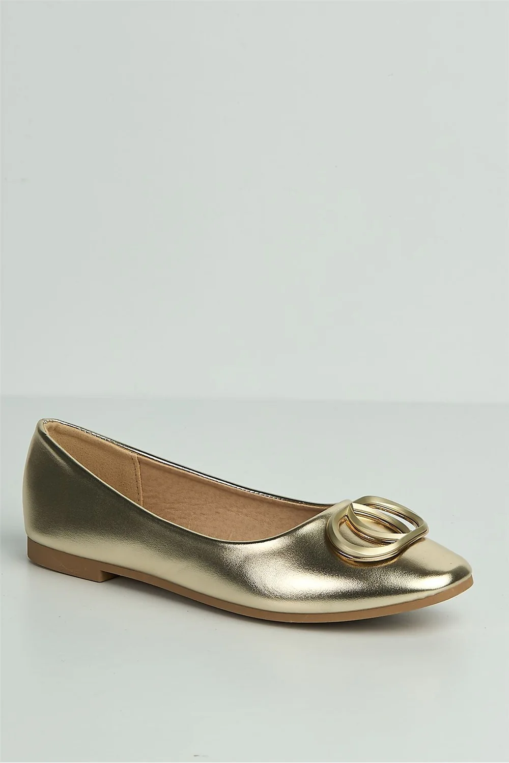 Vittoria Broach Detail Pumps in Gold - Image 4