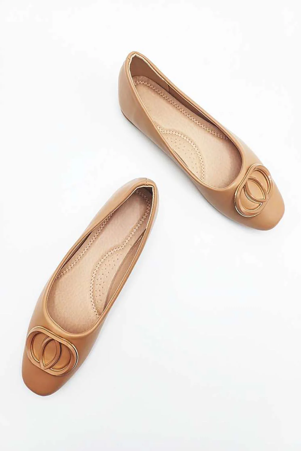Vittoria Broach Detail Pumps in Nude - Image 5