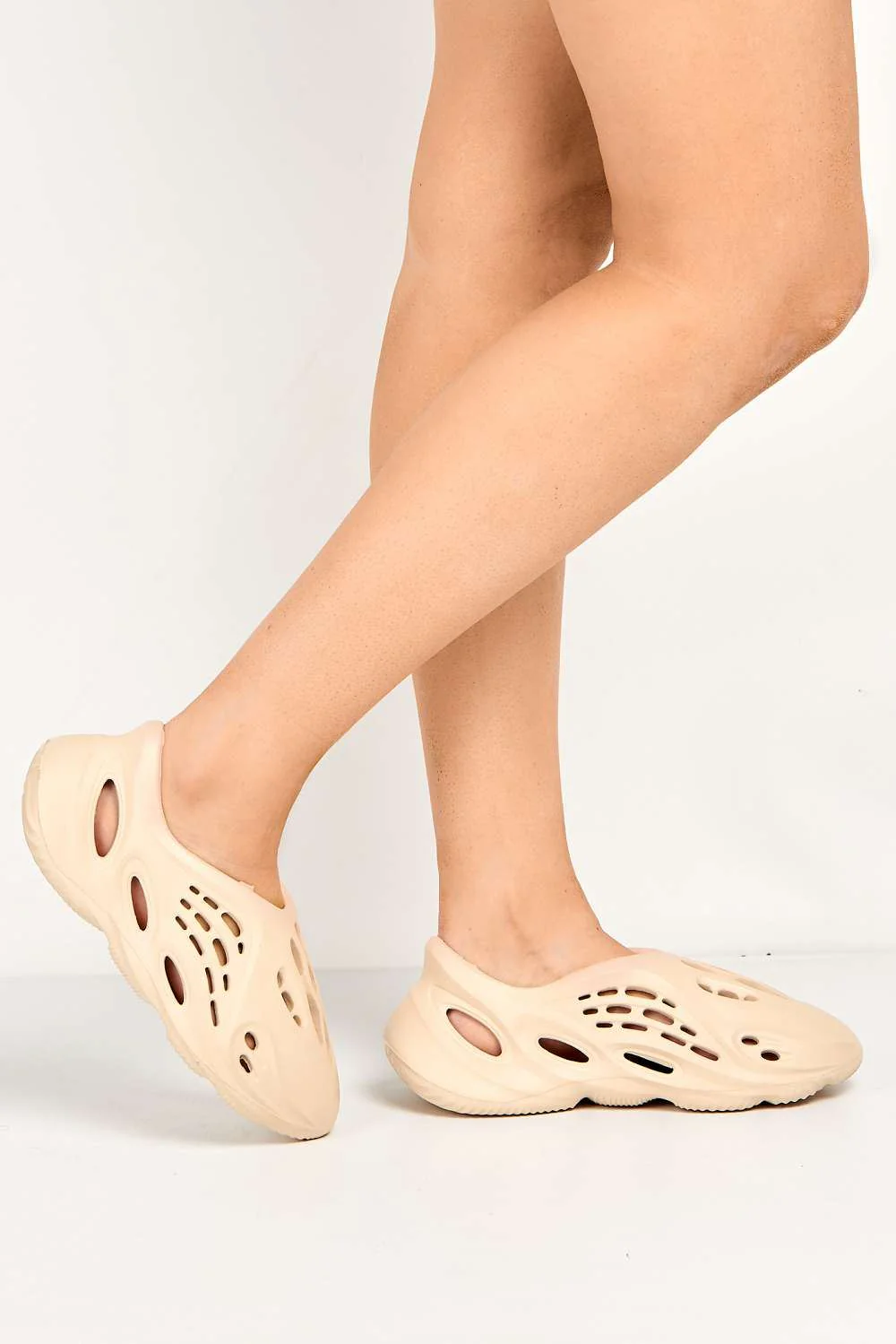 Xavi Foam Slip On Trainer in Bone - Image 3
