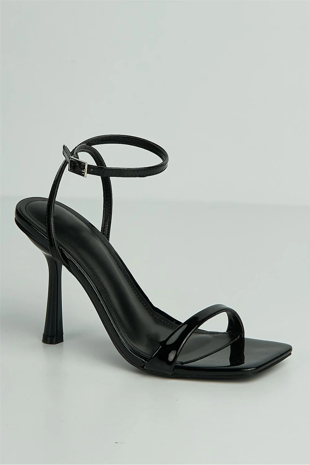 Zaliyah Thin Strap Band Anklestrap Heeled Sandals in Black - Image 4